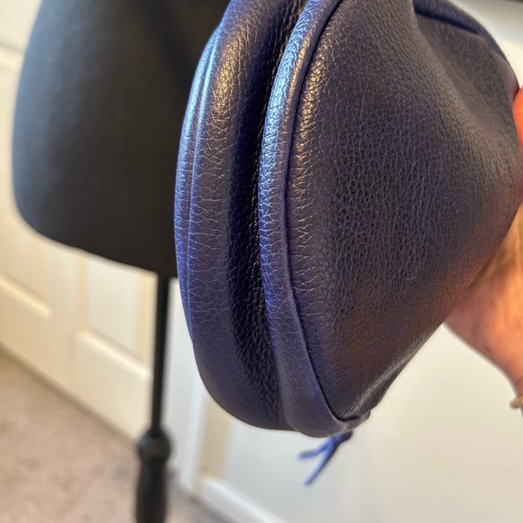 Elegant Purple Leather Crossbody Bag - Picture 6 of 6